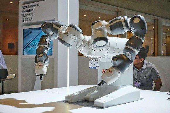 协作机器人的应用场景 pIYBAFt_tyyAZrwDAACpsqwc51Q091.jpg