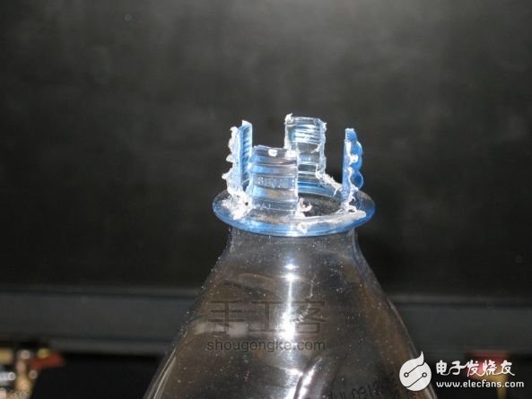 起酒瓶开瓶盖是什么原理_什么饮料瓶盖是透明的(2)
