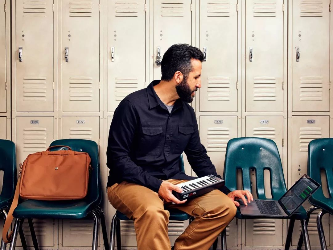 怎么让自己的声音变得像播音员 o4YBAFvWuJ-AdqFDAAH-ripKKgs256.jpg