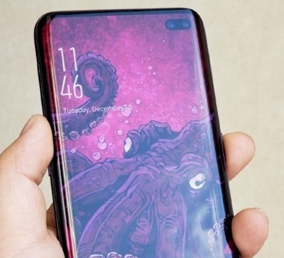 三星galaxy s10曝光在进行自拍的时候会触发特效周围会发光