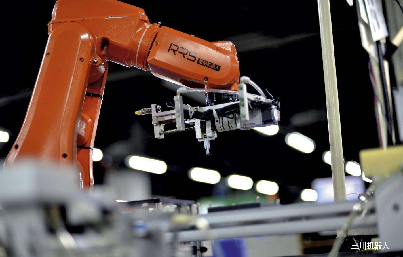 我国工业机器人迅速增长 深度融入制造业