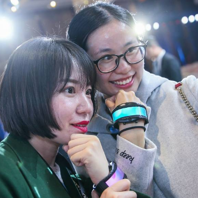 努比亚阿尔法在北京正式发布了首款腕机