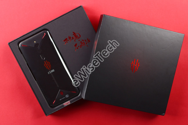 e开箱: "成魔"的游戏手机红魔3