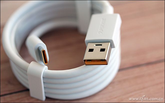 新闻 企业资讯 > 正文 oppo r17 pro同样采用了usb type-c标准的接口
