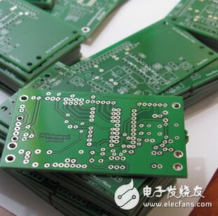 怎么样看电路板线路 pIYBAFz3HKyAcCLJAABwBujY-1E780.jpg