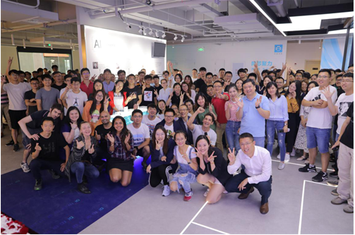 小蚁科技在张江人工智能岛9号楼举行5周年员工答谢...