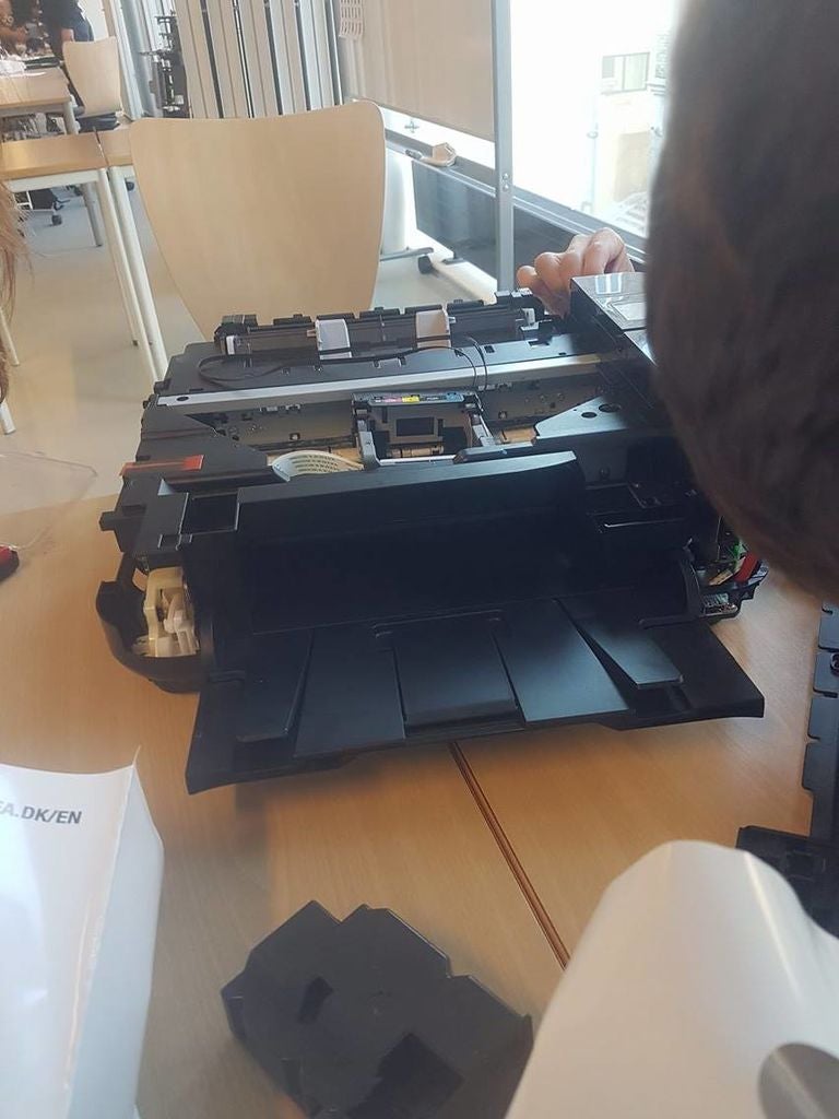 如何拆解打印機并創建顯示板