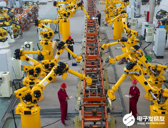 协作机器人和工业机器人怎么选 pIYBAF3u_YqAXUagAAayFlQ1KYw091.png