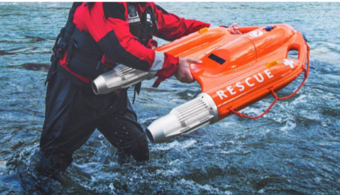 云洲智能科技公司研发出的海豚1号水面救生机器人已
