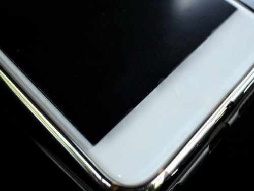 iPhone 12系列超瓷晶面板提供4倍的防摔性...