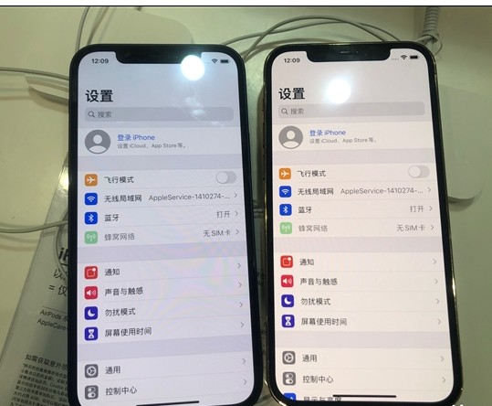 iPhone 12的屏幕相比前几代都格外的“黄”
