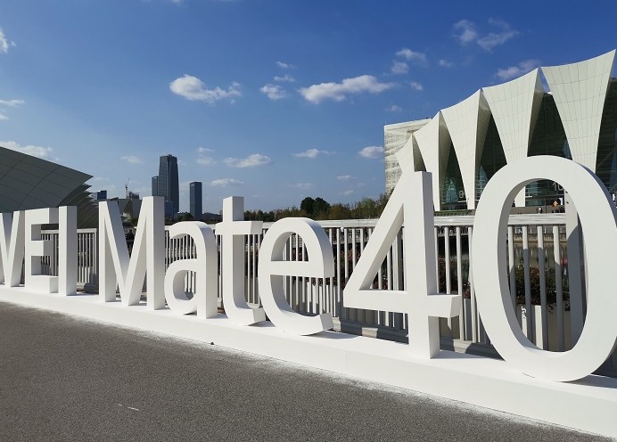 Mate40系列是全球首款支持数字人民币硬件钱包...