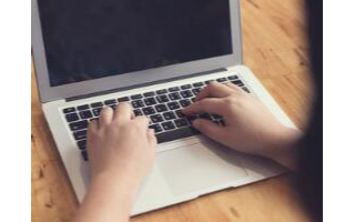 即将发布的苹果首批搭载自研处理器的Macbook...