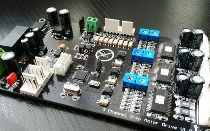 基于STM32 + LV8728 3路步进电机驱...