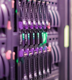 Microchip宣布业内首款三模式存储控制器实现量产