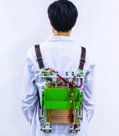科学家研发可通过运动发电的滑动式背包