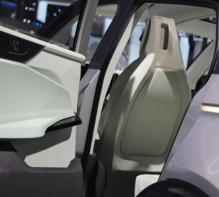 国产Y型很快就超过了Model 3的关注度？