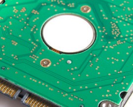 Intel推出基于144层QLC技术的670p固...