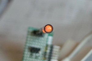 基于霓虹灯串行级联LED选择脉冲频率和宽度实现调节电压