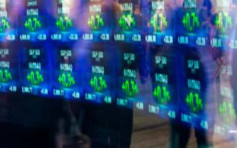 截止收报4515.87点,涨61.08点,涨幅1...