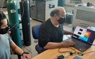 Otto Gregory和化学工程博士Peter...