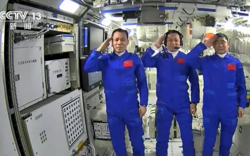 中國人首次進入自己的空間站 3名航天員在太空向全...