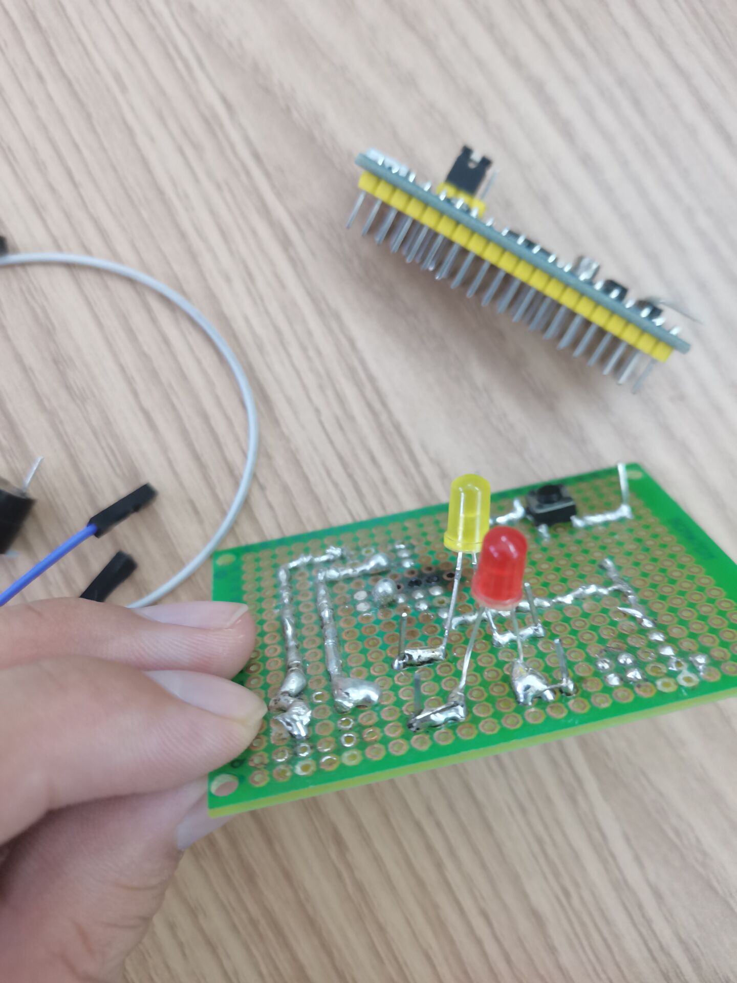 如何利用stm32的串口/蓝牙控制led灯的开关和亮度?