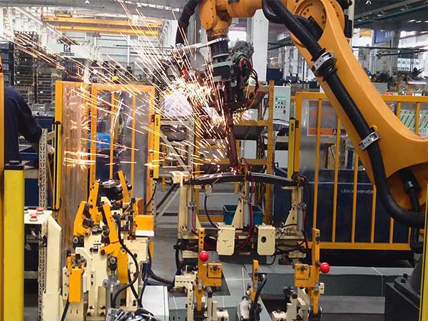 自動焊接機器人為企業<b>節約成本</b>