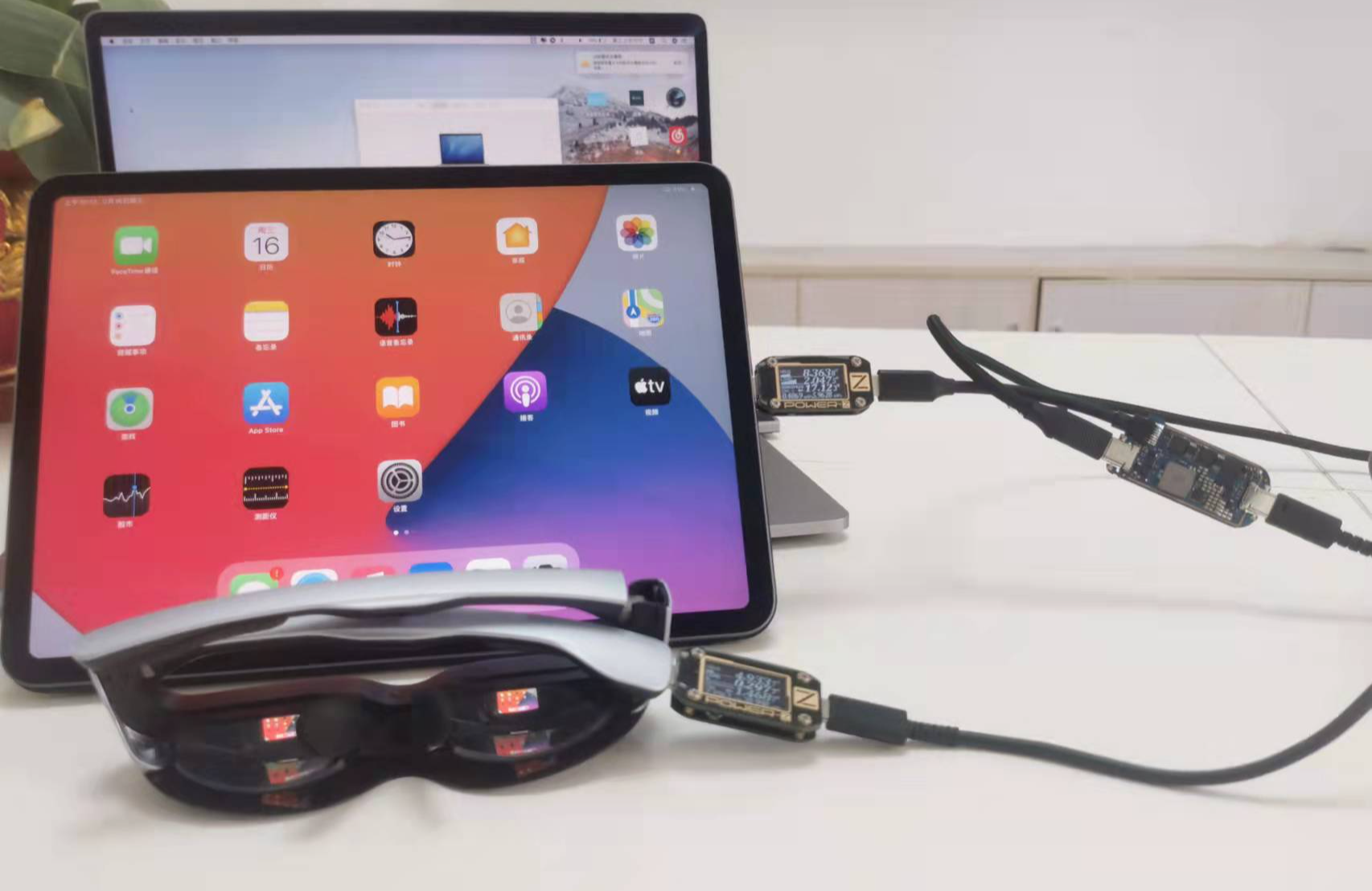 VR眼鏡轉接器方案，支持同時給電腦手機設備及VR供電！