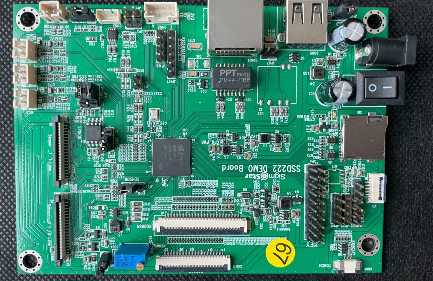 基于星宸科技<b class='flag-5'>SSD202D</b><b class='flag-5'>芯片</b>的圆屏智能互联电动车仪表