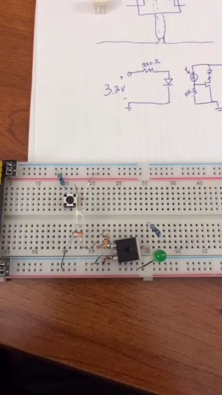 用電路模擬一個光耦，效果展示