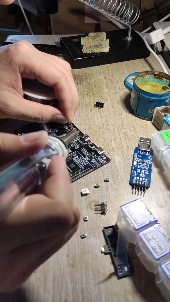 #造物大賞 PCB焊接過程分享，MCU終于到了，今天焊接！