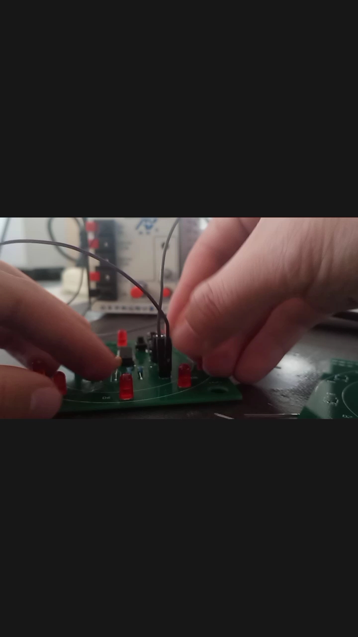 #PCB效果图 抽奖电路，NE555芯片跑马灯