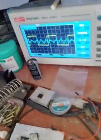 繼續搞板，場管驅動波形異常，這個充電器炸管維修中