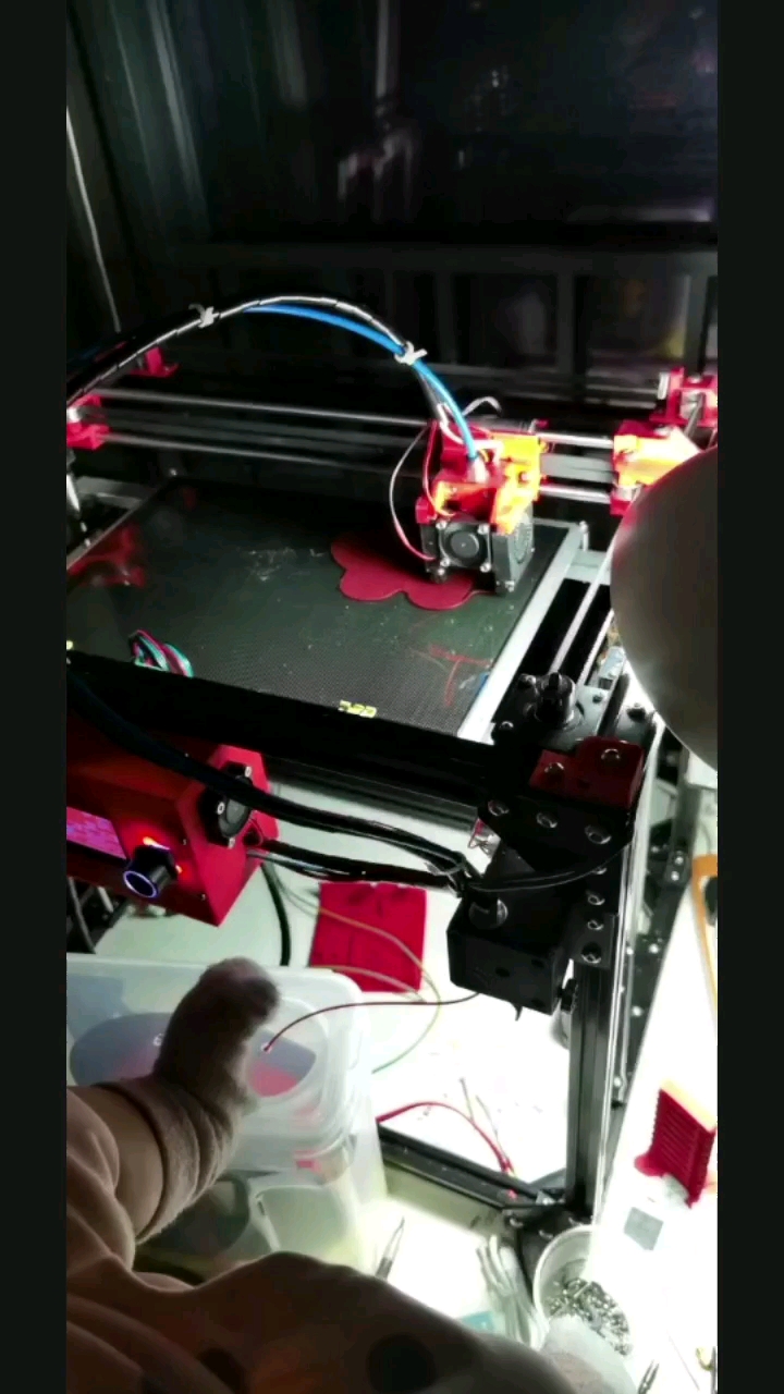 组装3d打印机试车中