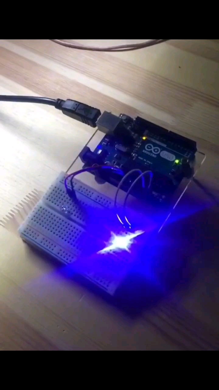 紅藍閃光燈效果演示，使用arduino