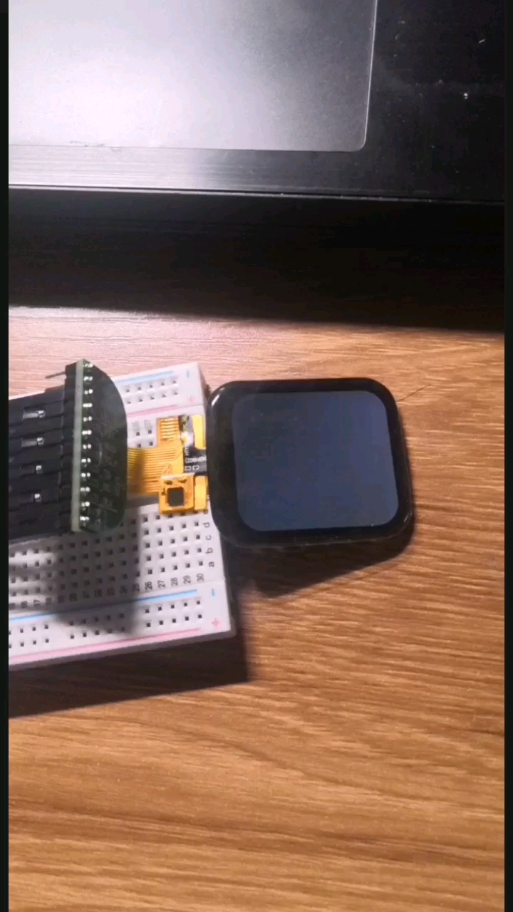 ESP32點(diǎn)1.69寸觸摸屏，花屏了，明天找找原因。