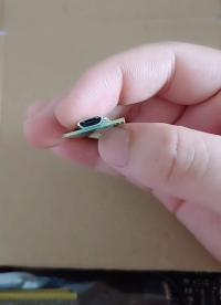 兌獎的樹莓派開發(fā)板到手了，說實話比起其他開發(fā)板的外觀設(shè)計，我更喜歡樹莓派，莫名的好感#電子元器件 
