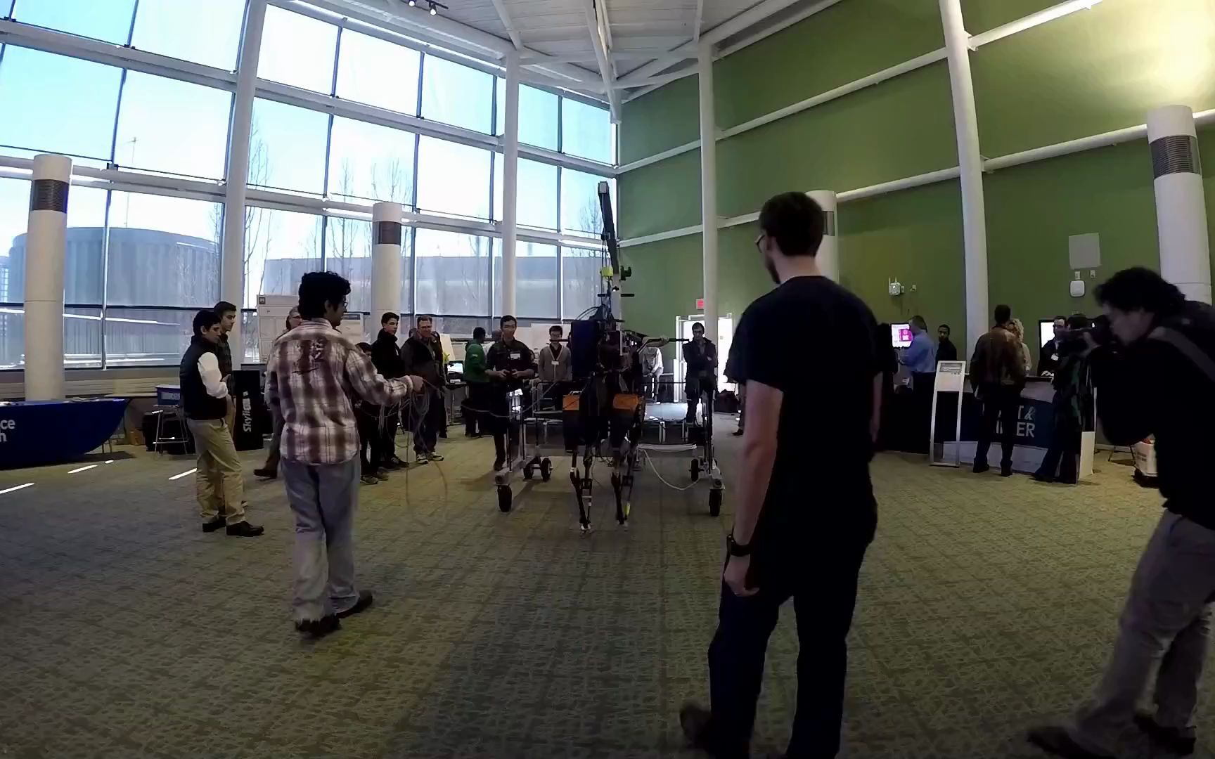 UMICH Marlo機器人在機器人公開日上的真機演示-3D行走 不斷抗拒被推的干擾