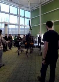 UMICH Marlo机器人在机器人公开日上的真机演示-3D行走 不断抗拒被推的干扰