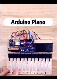 arduino鋼琴彈奏，蜂鳴器發出不同音調聲音