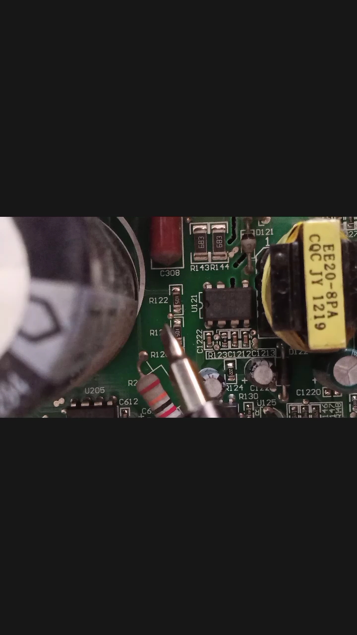 空調(diào)E6故障原因找到了，就是一個貼片電阻損壞。#吃拆玩唄 #電子工程師 #電子元器件 