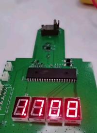 最大量程2V，5V電壓源降壓到1.7V，然后通過(guò)數(shù)碼管顯示相應(yīng)的電壓數(shù)值#數(shù)字萬(wàn)用表##開(kāi)關(guān)電源 