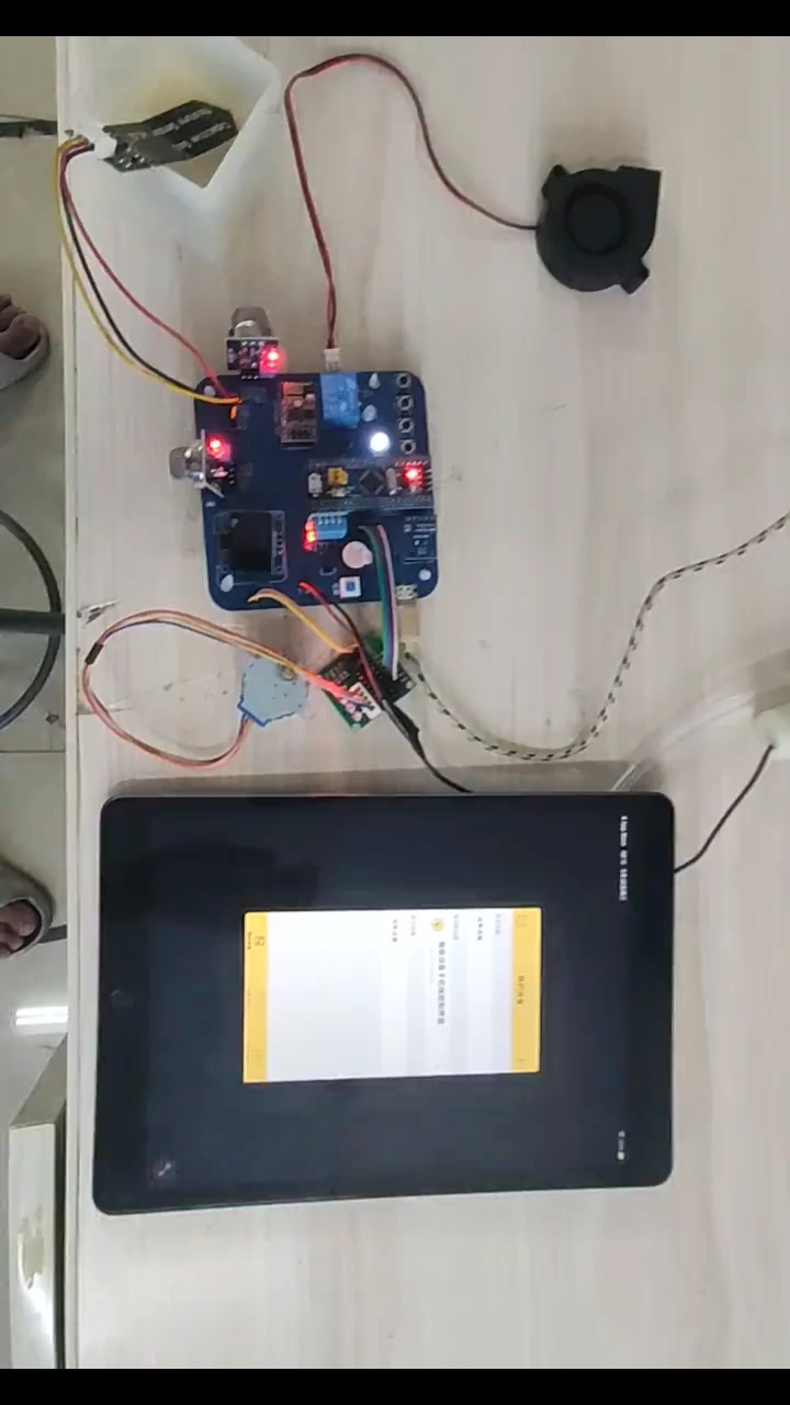 基于STM32和機(jī)智云平臺(tái)的物聯(lián)網(wǎng)智能大棚，智慧溫室#單片機(jī) #電子制作 #物聯(lián)網(wǎng) #造物大賞 