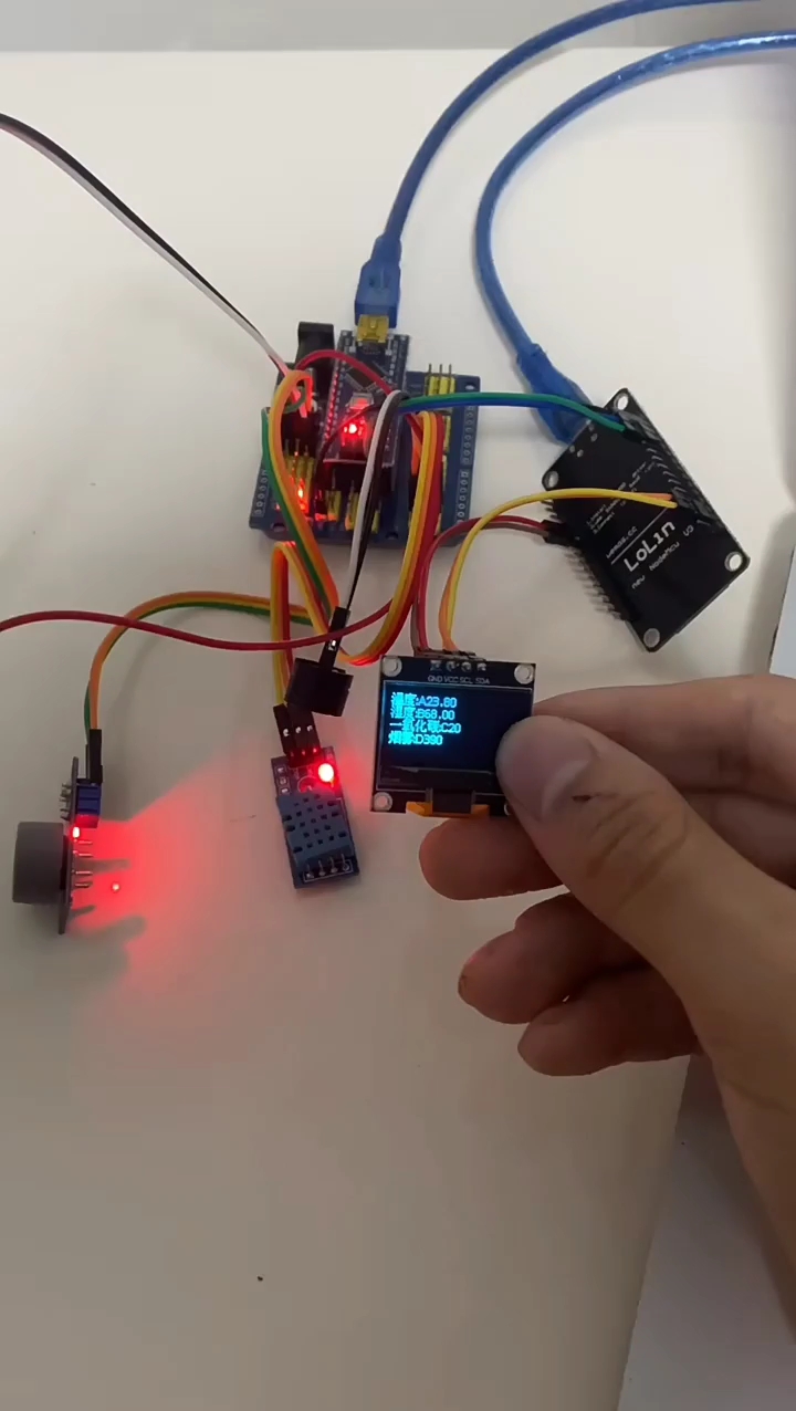 教你用arduino做家庭数据检测系统案例
元器件：esp8266