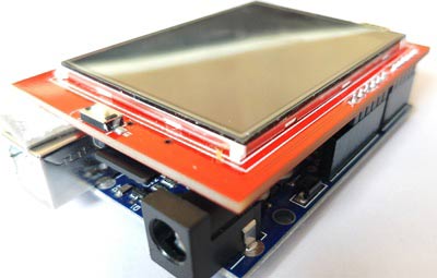 2.4 英寸 TFT 液晶屏蔽罩，覆盖 Arduino