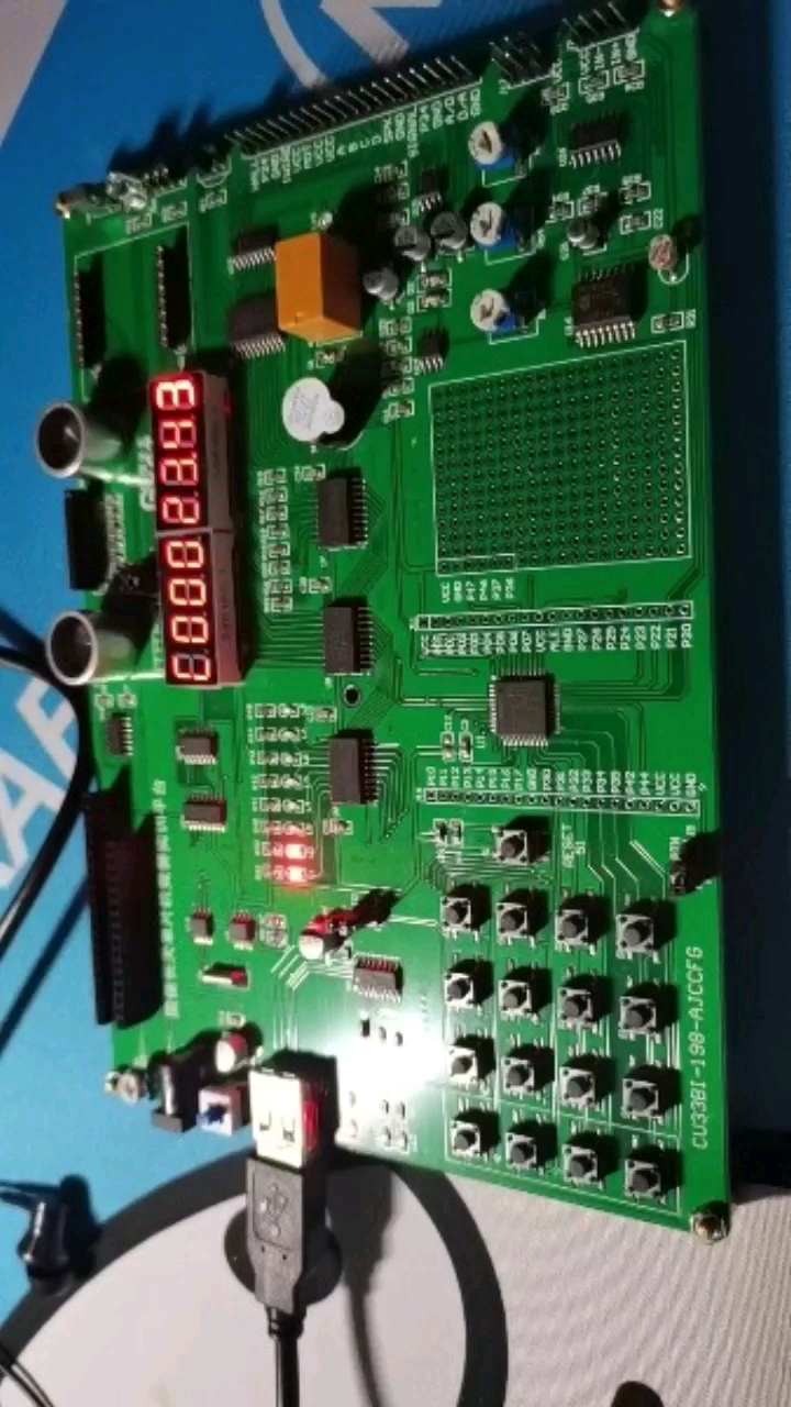 STC15系列单片机，用DS18B20做温度检测PCF8591做电压输出，可进行温度参数调节#单片机 
