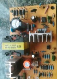 #電路知識 請問師傅們，電動車充電器閃燈是什么原因？二次供電和電流檢測電阻都正常。
