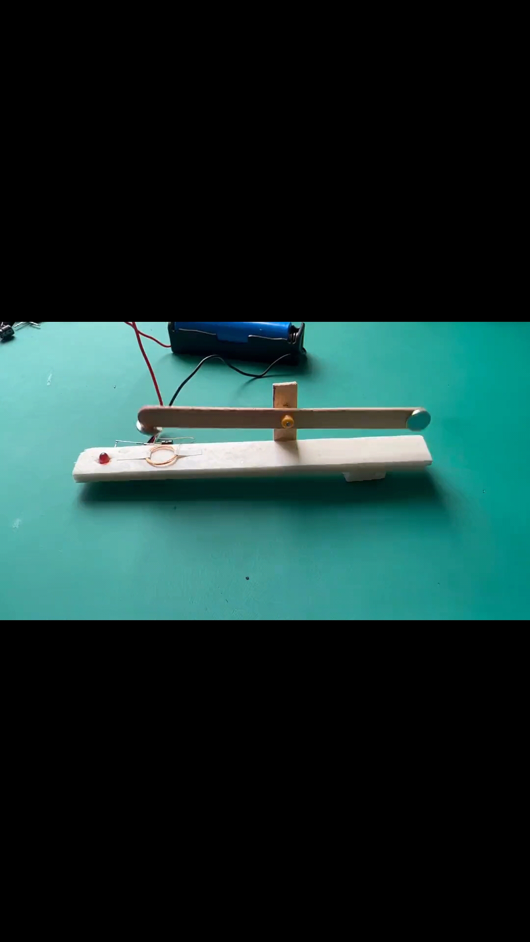 自制一个简单又有趣的电磁跷跷板