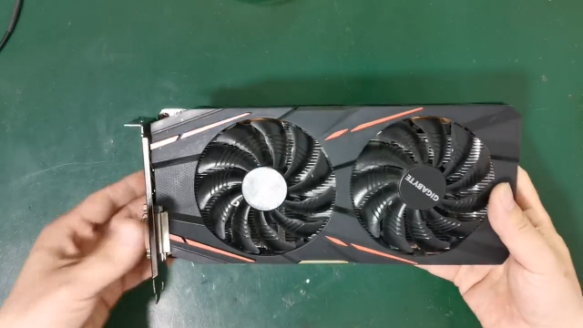 技嘉RX590-8G开机黑屏风扇狂转以为就是供电问题结果修了风扇电路 